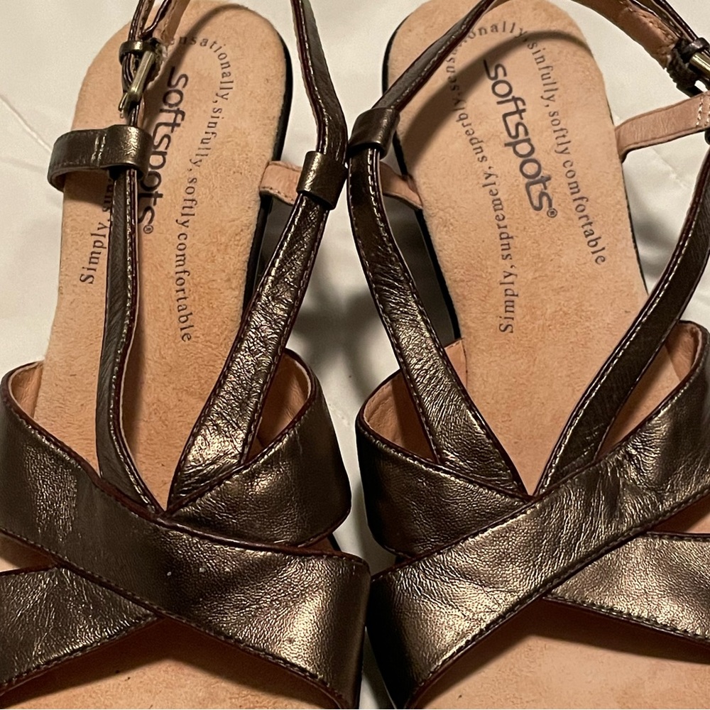 Softspots sling back sandals. Womens size 8.